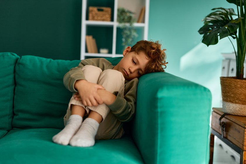 Kind emotional überfordert: Körperliche Beschwerden