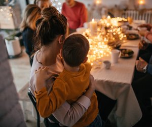 Psychologie: Weihnachten im Abseits - 7 Signale, dass deine Familie dich ausschließt