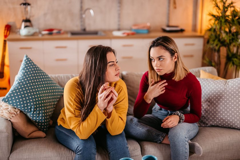 10 Anzeichen, dass du dich von Familie und Freunden entfernst 10 Anzeichen, dass du dich von Familie und Freunden entfernst