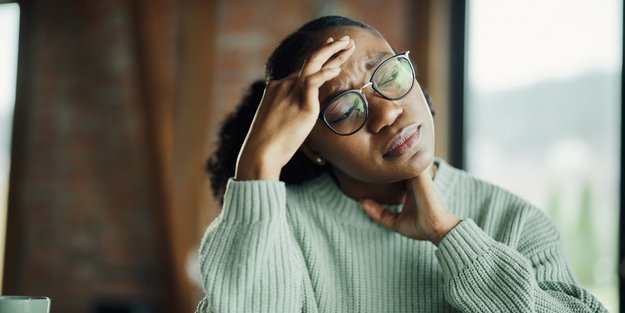 Kopfschmerzen in der Schwangerschaft: Was hilft und wann sie gefährlich werden