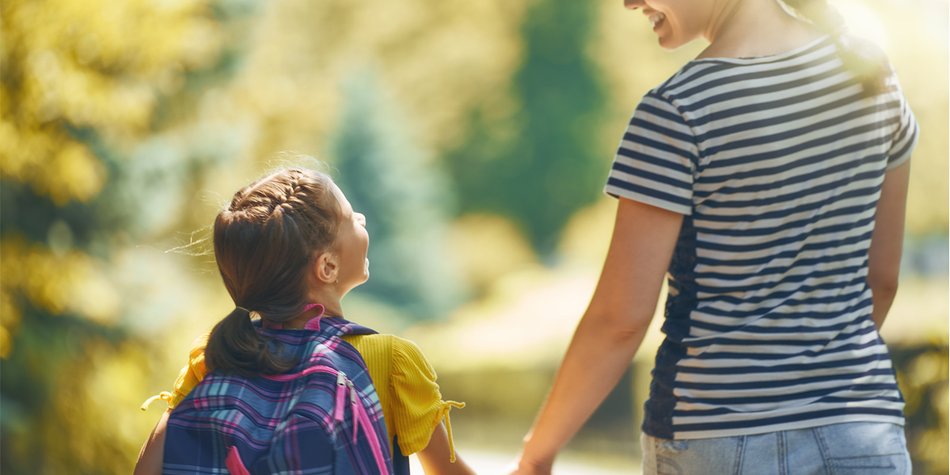 Sicher zu Fuß zur Schule und in den Kindergarten Sicher zu Fuß zur Schule und in den Kindergarten
