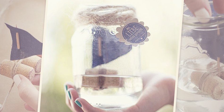 Urlaub im Glas: Ein Segelboot aus Korken Urlaub im Glas: Ein Segelboot aus Korken