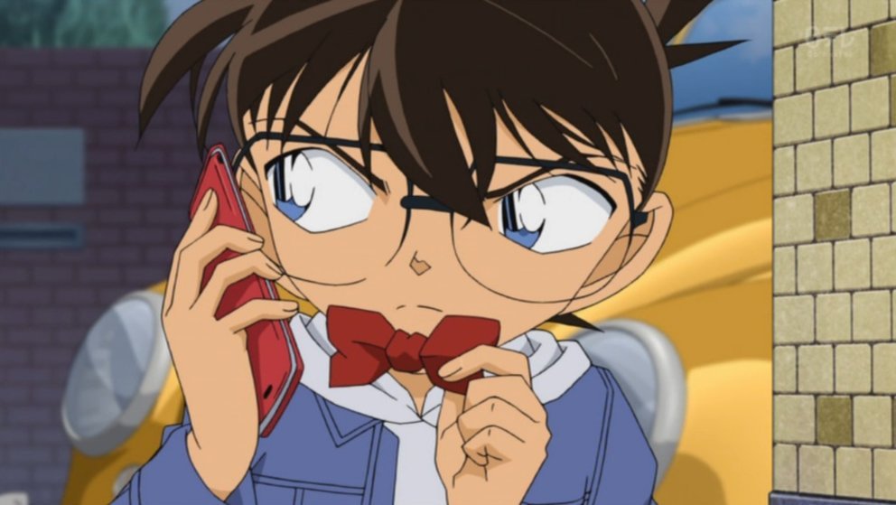 Conan telefoniert heimlich. Conan telefoniert heimlich.