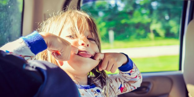Mit Kind im Auto: 9 Sicherheitshinweise, die viele nicht befolgen