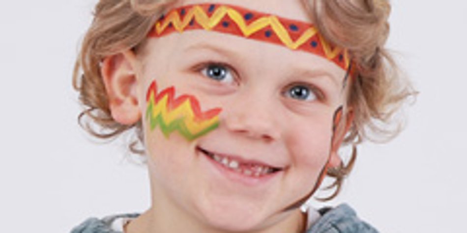 Indianer schminken: Schminkanleitung für Häuptlingskinder Indianer schminken: Schminkanleitung für Häuptlingskinder