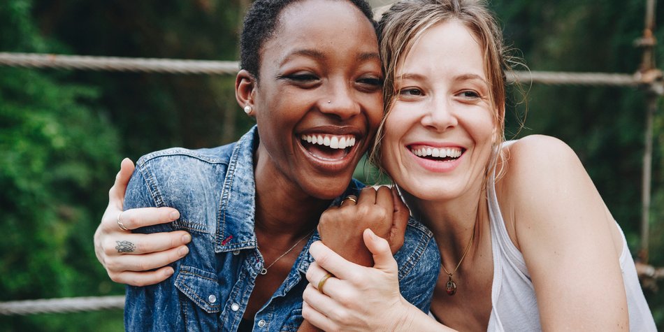 Mama-Freundinnen: Warum wir sie gerade jetzt sooo sehr brauchen Mama-Freundinnen: Warum wir sie gerade jetzt sooo sehr brauchen
