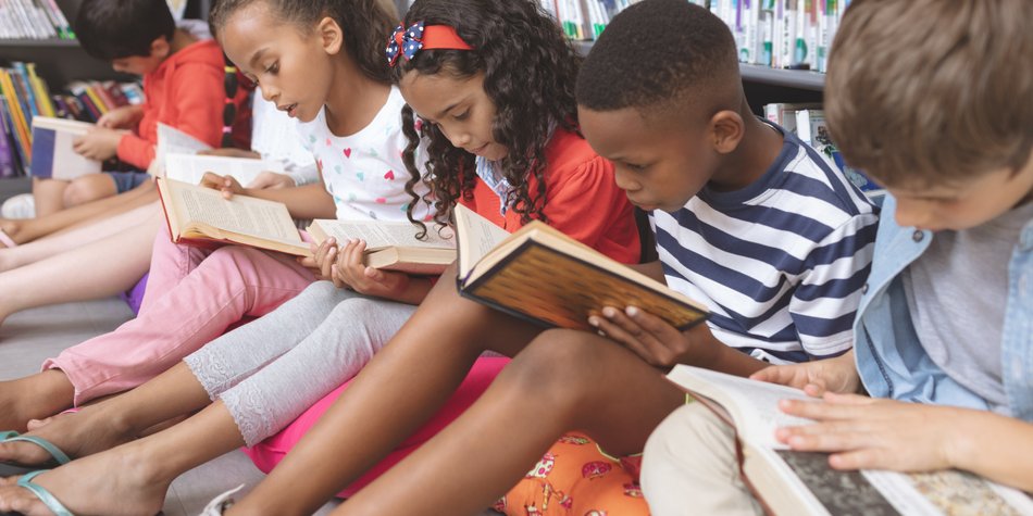 Digital ist besser? Kinder stehen noch immer auf Bücher und Zeitschriften Digital ist besser? Kinder stehen noch immer auf Bücher und Zeitschriften