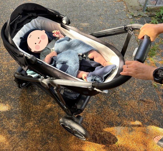 Cybex e-Gazelle s - Baby in Babyschale Cybex e-Gazelle s - Baby in Babyschale
