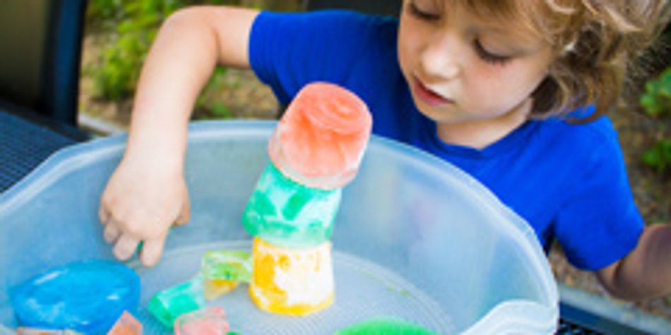 Bunte Eiswürfel = riesiger Sommerspielspaß! Bunte Eiswürfel = riesiger Sommerspielspaß!