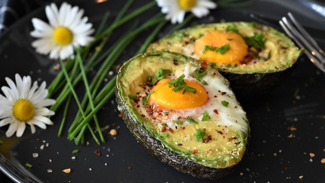 Viele stellen sich die Frage, ob Avocados Obst oder Gemüse sind. Viele stellen sich die Frage, ob Avocados Obst oder Gemüse sind.