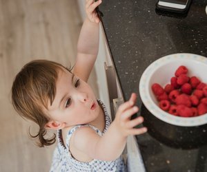 Himbeeren fürs Baby: Ab wann darf es die süßen Beeren essen?