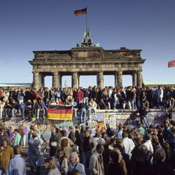 27 bewegende Fotos vom Ende der DDR, die heute noch emotional machen