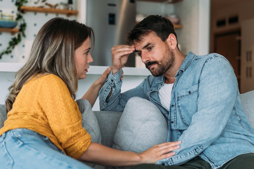 Trennung ohne Schmerz: Frau macht mit ihrem Partner Schluss Trennung ohne Schmerz: Frau macht mit ihrem Partner Schluss