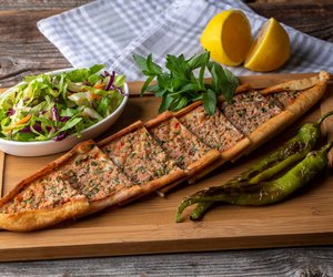 Was ist Pide? Wir erklären es dir kinderleicht