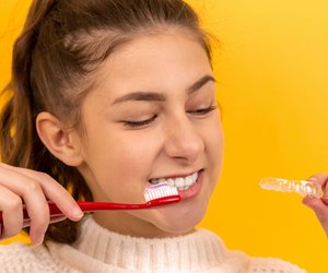 So viel Zahnpasta brauchst du wirklich zum Zähneputzen