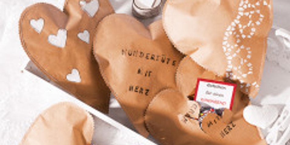 Geschenke verpacken: Überraschungs-Wundertüten mit Herz Geschenke verpacken: Überraschungs-Wundertüten mit Herz
