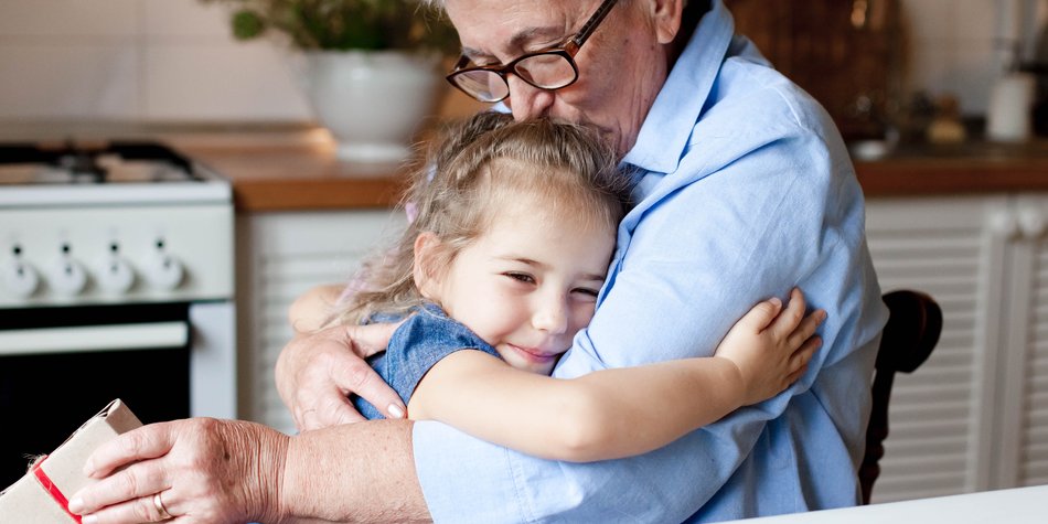 Geschenke für Oma und Opa: Schöne Präsentideen für zwei ganz besondere Menschen Geschenke für Oma und Opa: Schöne Präsentideen für zwei ganz besondere Menschen