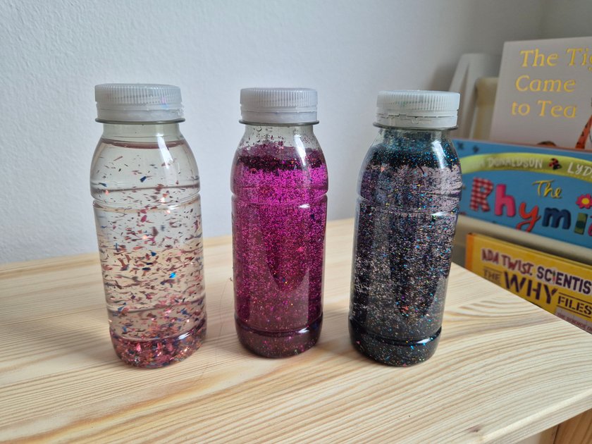 Resilienz still fördern: Glitzerflaschen Resilienz still fördern: Glitzerflaschen