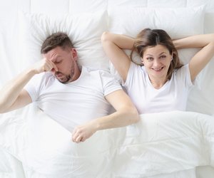 Psychologie: Ein Pups vor deinem Partner ist dir unendlich peinlich? Das verrät diese 6 Dinge über dich!