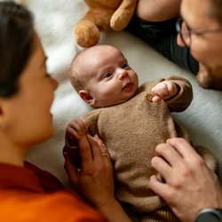 Mit diesen 17 hübsch gestalteten Sprüchen zur Geburt informiert ihr alle ganz schnell via WhatsApp über euer kleines Wunder