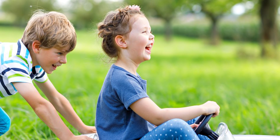 Freundschaft & Kinder: Warum Beziehungen zu Gleichaltrigen so wichtig sind Freundschaft & Kinder: Warum Beziehungen zu Gleichaltrigen so wichtig sind