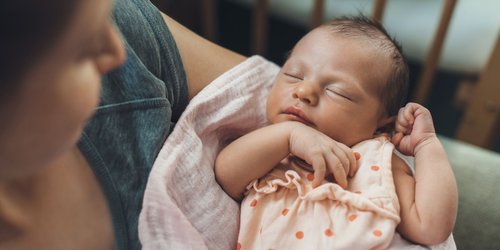 Diese 21 Glückwünsche zur Geburt eines Mädchens sind so süß – du willst sie ALLE versenden