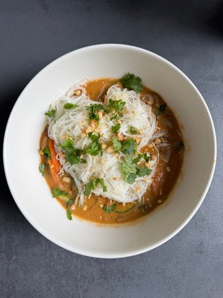 Thermomix TM 7 - Glasnudeln mit Erdnusscurry Thermomix TM 7 - Glasnudeln mit Erdnusscurry