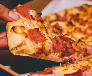 In welchen Müll kommen Pizzakartons: Altpapier oder Restmüll?