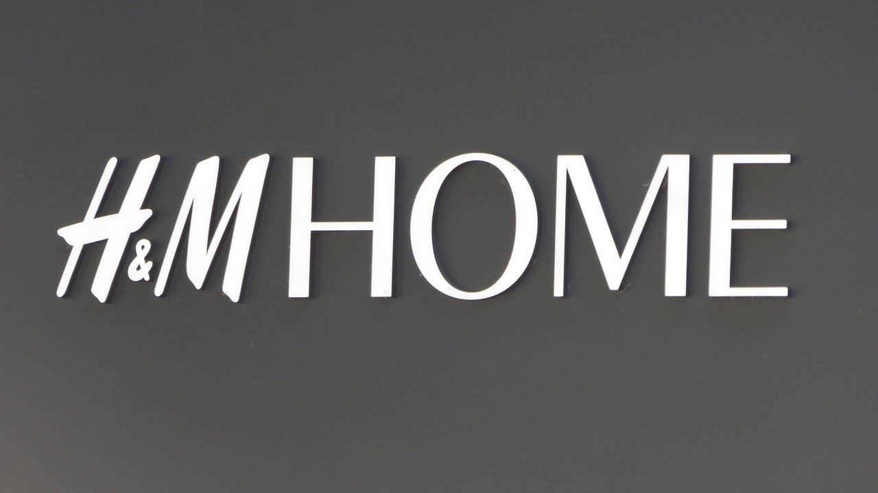 H&M Home bietet stilvolle Accessoires für deinen Balkon.