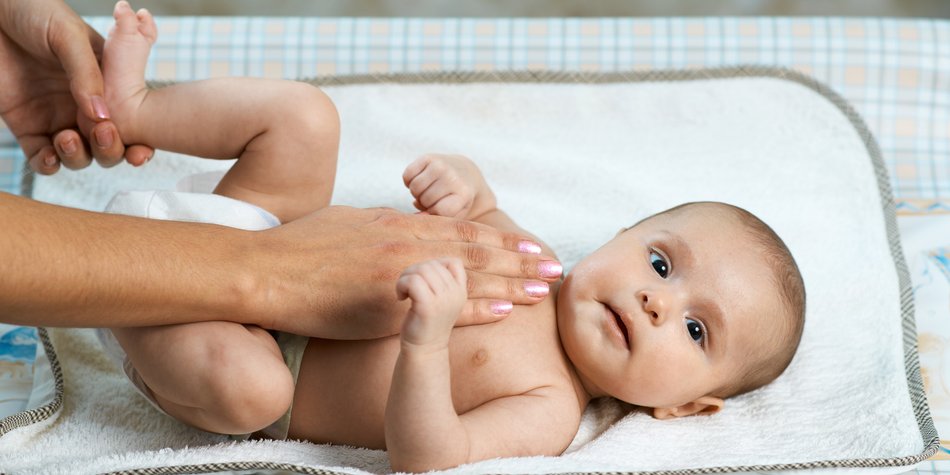 Babymassage zum Verwöhnen und Entspannen Babymassage zum Verwöhnen und Entspannen