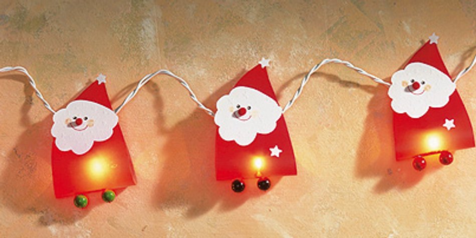 Lichterkette mit Weihnachtsmännern basteln Lichterkette mit Weihnachtsmännern basteln
