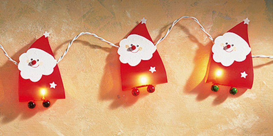 Lichterkette mit Nikoläusen basteln: Es weihnachtet sehr Lichterkette mit Nikoläusen basteln: Es weihnachtet sehr