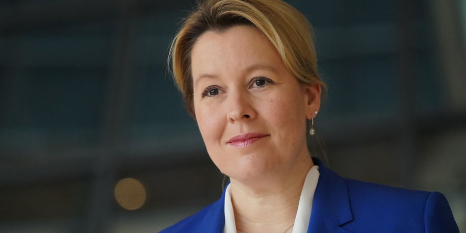 Schickt uns eure Fragen an Familienministerin Franziska Giffey Schickt uns eure Fragen an Familienministerin Franziska Giffey