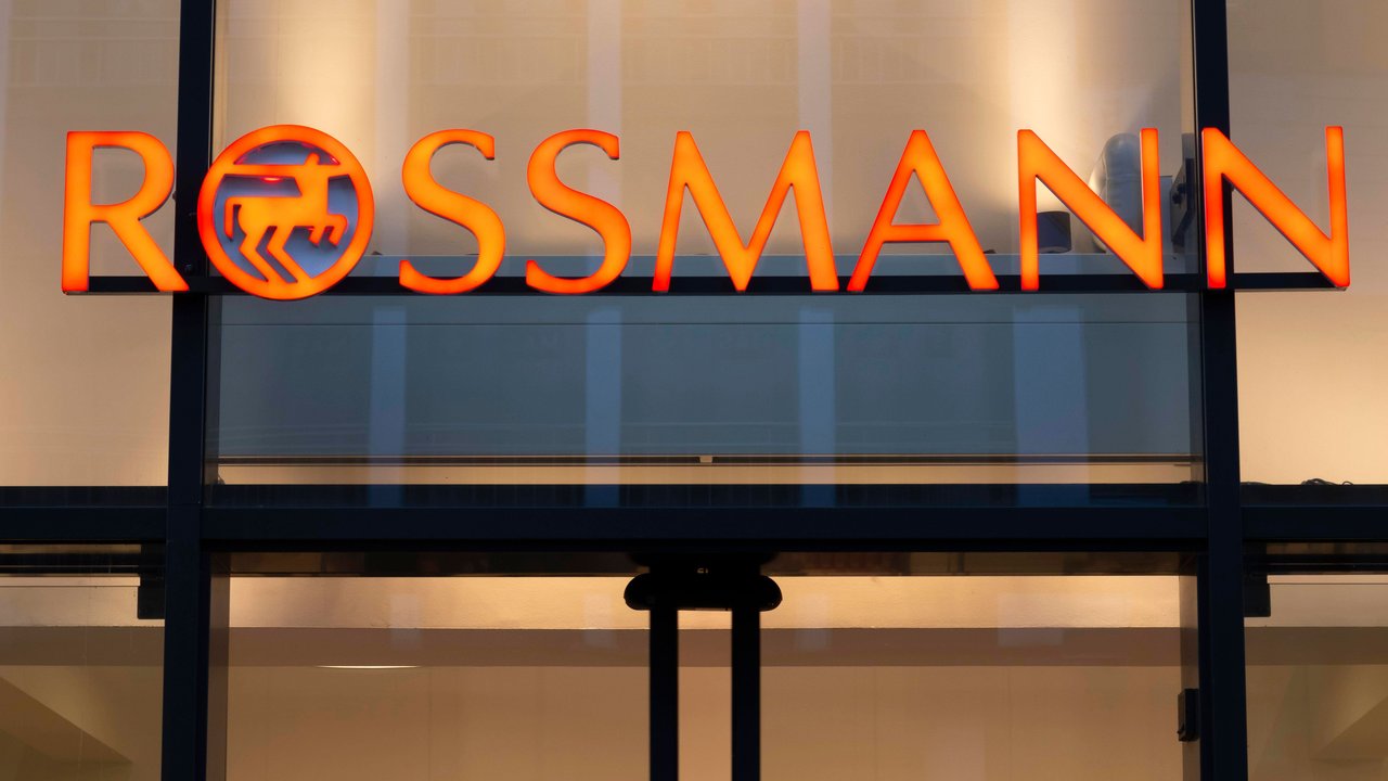 Mit diesem Windlicht von Rossmann sorgt ihr draußen für Kuschelstimmung und entspannte Momente. Mit diesem Windlicht von Rossmann sorgt ihr draußen für Kuschelstimmung und entspannte Momente.