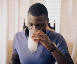 Milch einfrieren: Tipps und Tricks damit sie haltbar bleibt