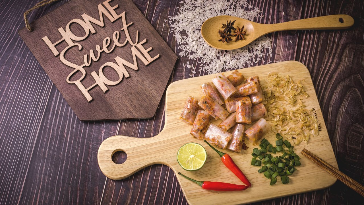 Reispapier ist die Grundlage für leckere Frühlingsrollen. Mit unserer Anleitung ist es schnell und knusprig frittiert. Reispapier ist die Grundlage für leckere Frühlingsrollen. Mit unserer Anleitung ist es schnell und knusprig frittiert.