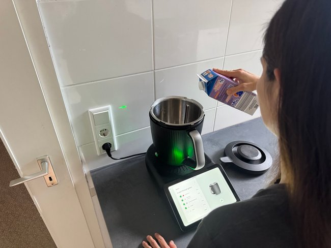 Redakteurin benutzt TM7 Redakteurin benutzt TM7