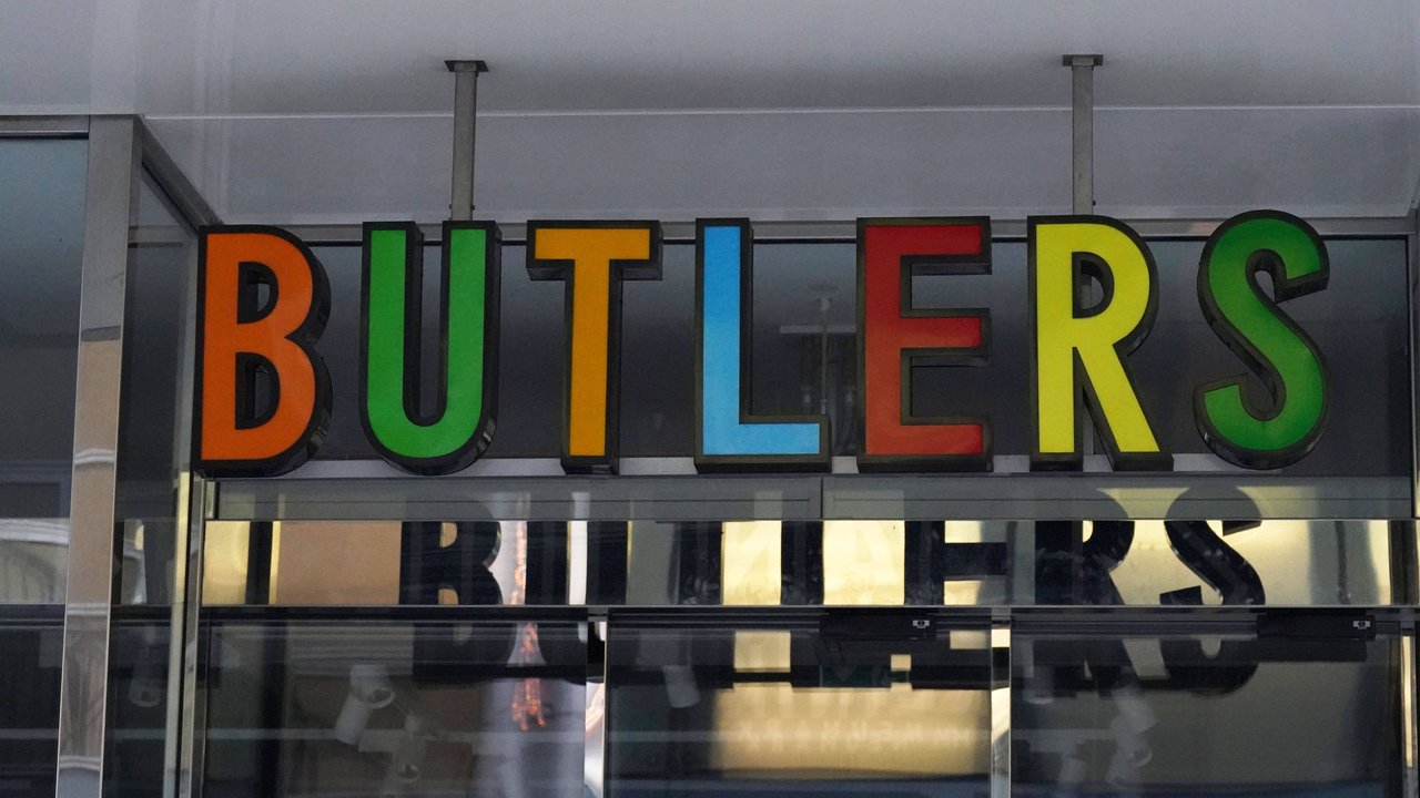 Praktischen Tisch für den Balkon shoppen.