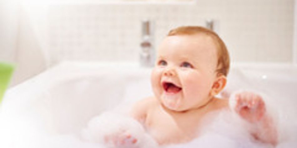 So werden wasserscheue Babys zu begeisterten Wasserraten So werden wasserscheue Babys zu begeisterten Wasserraten