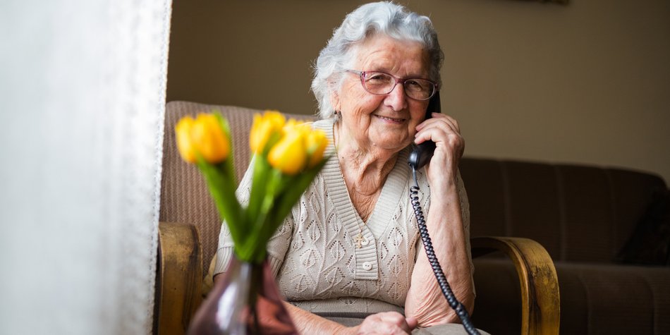 Silbertelefon: Diese Hotline können Ältere anrufen, die keinen zum Reden haben Silbertelefon: Diese Hotline können Ältere anrufen, die keinen zum Reden haben