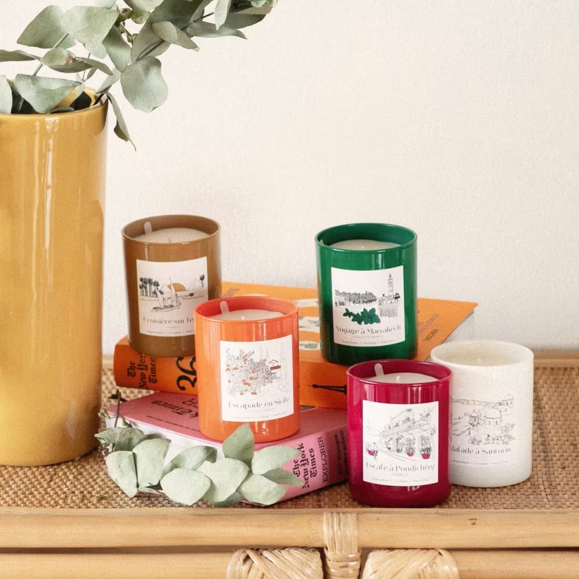 Kuschelabend - Balade à Santorin - Duftkerze aus weißem Glas und Pflanzenwachs Kuschelabend - Balade à Santorin - Duftkerze aus weißem Glas und Pflanzenwachs