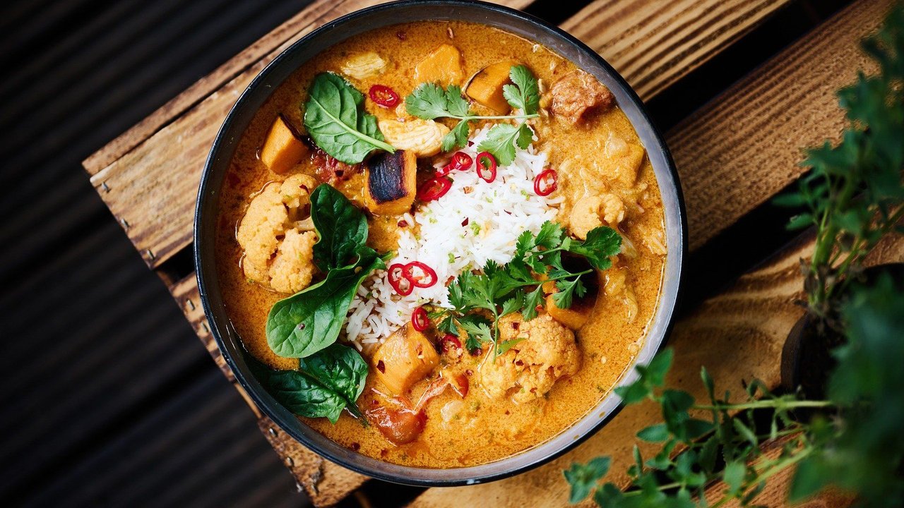 Curry ist lecker, hinterlässt aber schnell Flecken Curry ist lecker, hinterlässt aber schnell Flecken