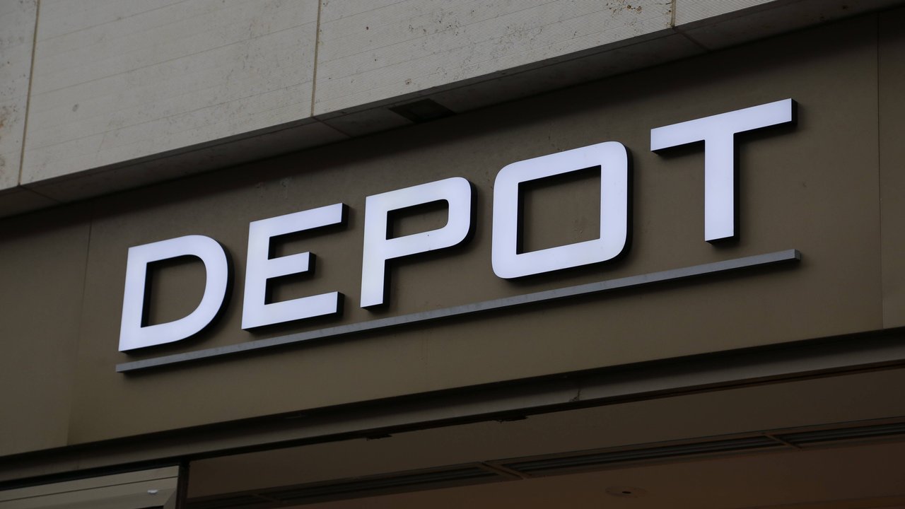 Mit den schönen Leuchtmitteln von Depot schaffst du gemütliche Momente im Garten oder auf dem Balkon. Mit den schönen Leuchtmitteln von Depot schaffst du gemütliche Momente im Garten oder auf dem Balkon.