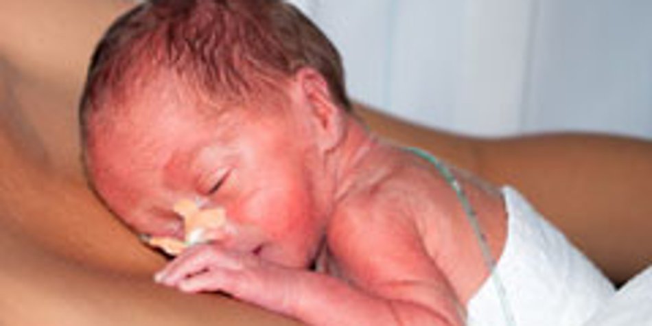 Känguruhen: Kuscheltherapie für Frühchen Känguruhen: Kuscheltherapie für Frühchen