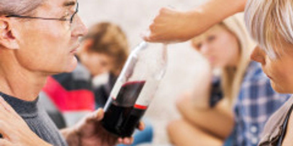 Selbst wenn Eltern nur mäßig trinken, enttäuschen sie damit ihre Kinder Selbst wenn Eltern nur mäßig trinken, enttäuschen sie damit ihre Kinder