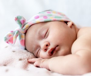 Geburtskissen: Die schönsten Babykissen mit Geburtsdaten