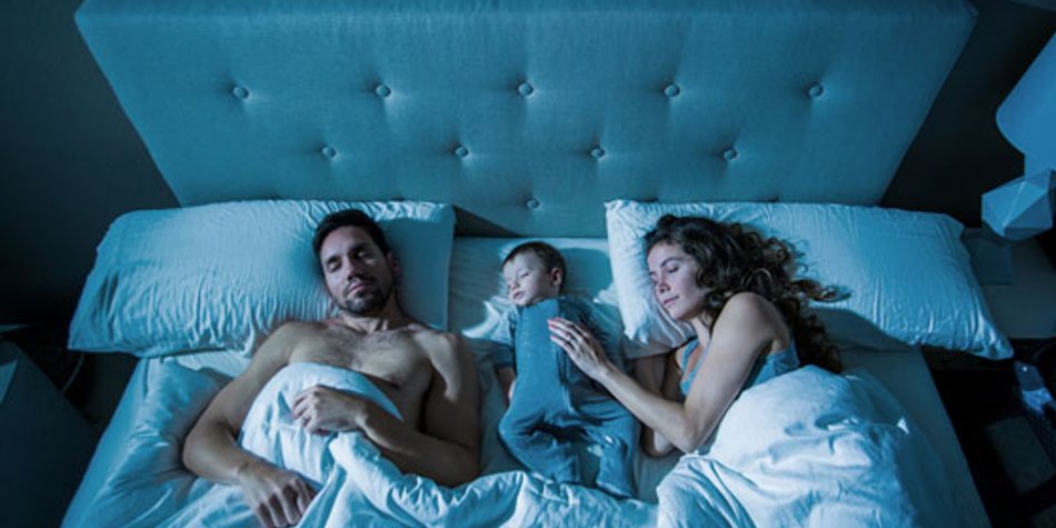 Familienbett: Alle in einem Bett Familienbett: Alle in einem Bett