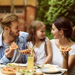 Essen gehen mit Kindern: 12 No-Gos im Restaurant, die Eltern beachten sollten