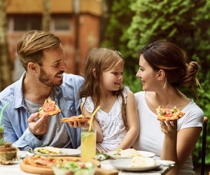 Essen gehen mit Kindern: 12 No-Gos im Restaurant, die Eltern beachten sollten