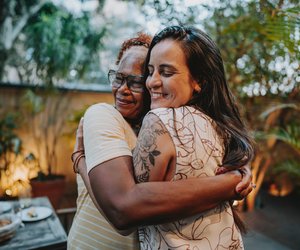 Weihnachtszauber: 10 Geschenkideen für deine Schwiegertochter, die von Herzen kommen